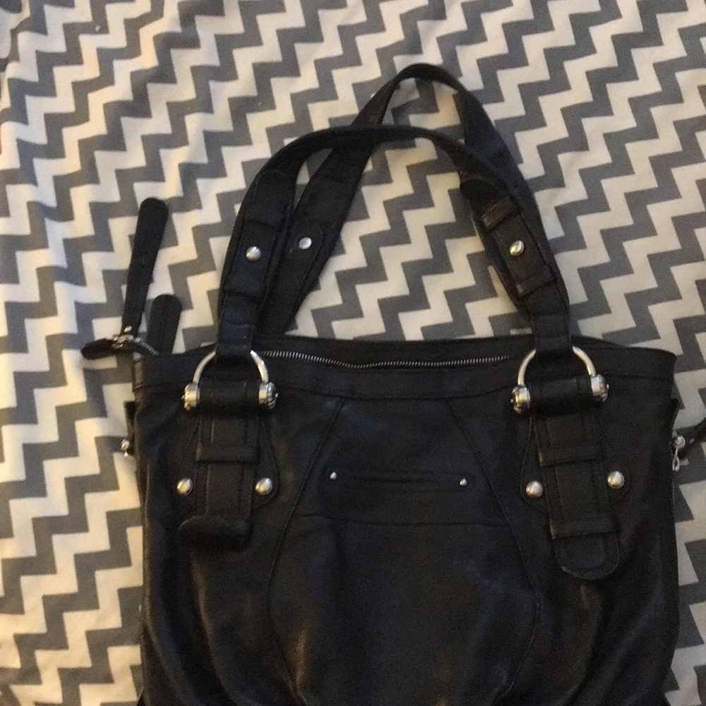 B. Makowsky black leather purse